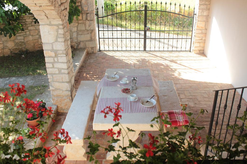 Holiday Home Kukurin Бале Екстер'єр фото